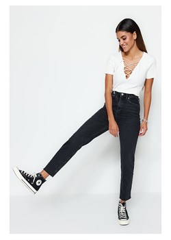 trendyol Dżinsy - Slim fit - w kolorze czarnym ze sklepu Limango Polska w kategorii Jeansy damskie - zdjęcie 188490515