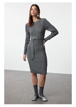 trendyol Sukienka w kolorze antracytowym ze sklepu Limango Polska w kategorii Sukienki - zdjęcie 188491728