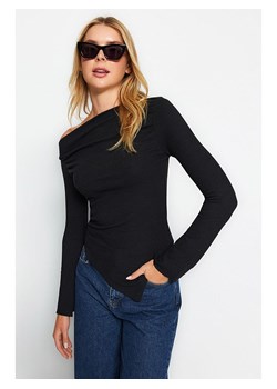 trendyol Koszulka w kolorze czarnym ze sklepu Limango Polska w kategorii Bluzki damskie - zdjęcie 188491975