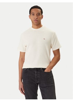 Calvin Klein Jeans T-Shirt Waffle Badge LV04RD008G Beżowy Regular Fit ze sklepu MODIVO w kategorii T-shirty męskie - zdjęcie 188506187