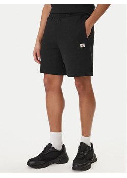 Calvin Klein Jeans Szorty sportowe Badge LV04RF282G Czarny Regular Fit ze sklepu MODIVO w kategorii Spodenki męskie - zdjęcie 188506195