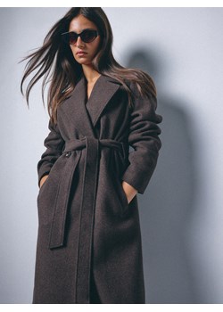 Mohito - Czekoladowy płaszcz z wełną - ciemnobrązowy ze sklepu Mohito w kategorii Płaszcze damskie - zdjęcie 188506805