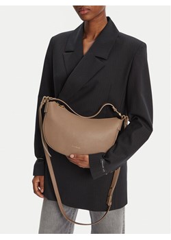 Coccinelle Torebka SHA Coccinelle C-Easy E1 SHA 13 03 01 Beżowy ze sklepu MODIVO w kategorii Listonoszki - zdjęcie 188512678