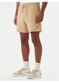 Tommy Jeans Szorty sportowe Signature DM0DM23017 Beżowy Regular Fit ze sklepu MODIVO w kategorii Spodenki męskie - zdjęcie 188512918
