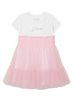 Guess Sukienka codzienna K6RK00 K6YW0 Różowy Regular Fit ze sklepu MODIVO w kategorii Sukienki dziewczęce - zdjęcie 188513315