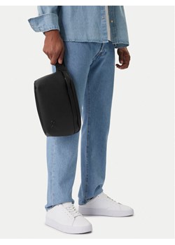 Calvin Klein Jeans Nerka Cargo Waistbag LV04G3082G Czarny ze sklepu MODIVO w kategorii Nerki - zdjęcie 188513997