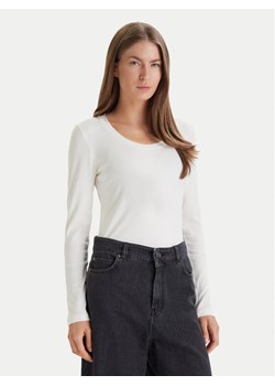 Calvin Klein Bluzka LV044D235G Biały Slim Fit ze sklepu MODIVO w kategorii Bluzki damskie - zdjęcie 188514079