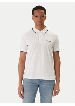 Guess Jeans Polo M6RP24 KCJV1 Biały Regular Fit ze sklepu MODIVO w kategorii T-shirty męskie - zdjęcie 188514447