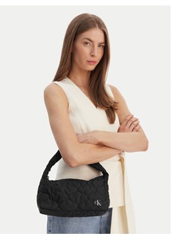 Calvin Klein Torebka Quilted Shoulder Bag IU0IU00724 Czarny ze sklepu MODIVO w kategorii Torebki damskie - zdjęcie 188514846