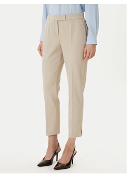 BOSS Spodnie materiałowe Tapria 50556341 Beżowy Slim Fit ze sklepu MODIVO w kategorii Spodnie damskie - zdjęcie 188514946