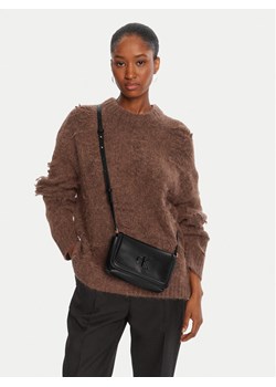 Calvin Klein Torebka Bold Ck Flap Crossbody LV04F1027G Czarny ze sklepu MODIVO w kategorii Listonoszki - zdjęcie 188515278