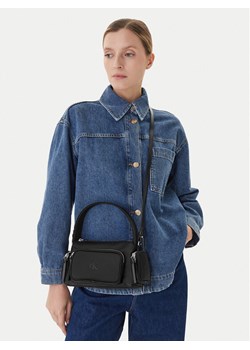Calvin Klein Torebka Pocket Nylon Bag W/ Strap LV04F3132G Czarny ze sklepu MODIVO w kategorii Torebki damskie - zdjęcie 188515657