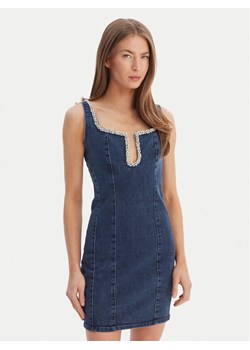 Guess Sukienka jeansowa W6RK69 D55M0 Niebieski Regular Fit ze sklepu MODIVO w kategorii Sukienki - zdjęcie 188515735