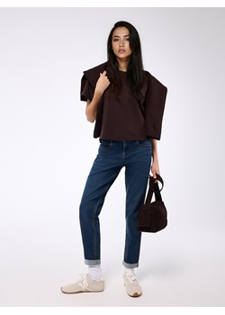 Mohito - Czekoladowy t-shirt z merceryzowanej bawełny - ciemnobrązowy ze sklepu Mohito w kategorii Bluzki damskie - zdjęcie 188530205