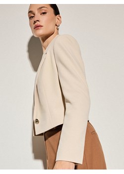 Mohito - Krótka beżowa marynarka - beżowy ze sklepu Mohito w kategorii Marynarki damskie - zdjęcie 188530278