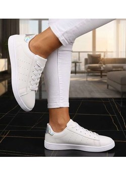 Sznurowane białe trampki damskie /C2-2 18654 T177/ ze sklepu Pantofelek24.pl w kategorii Trampki damskie - zdjęcie 188532267