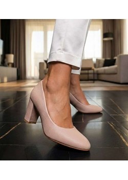 Beżowe czółenka na słupku /C5-3 17748 G157/ ze sklepu Pantofelek24.pl w kategorii Czółenka - zdjęcie 188532346