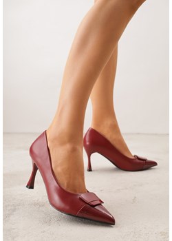 Czerwone Szpilki z Kwadratową Ozdobą z Przodu Phereshi ze sklepu renee.pl w kategorii Czółenka - zdjęcie 188534289