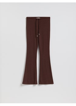 Reserved - Spodnie flare z wiskozą - ciemnobrązowy ze sklepu Reserved w kategorii Spodnie damskie - zdjęcie 188534718