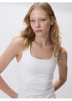 Reserved - Gładki top - biały ze sklepu Reserved w kategorii Bluzki damskie - zdjęcie 188535848