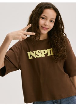 Reserved - Luźny t-shirt z nadrukiem - ciemnobrązowy ze sklepu Reserved w kategorii Bluzki dziewczęce - zdjęcie 188536599