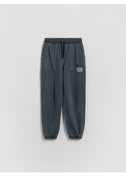 Reserved - Joggery z efektem sprania - granatowy ze sklepu Reserved w kategorii Spodnie chłopięce - zdjęcie 188536608