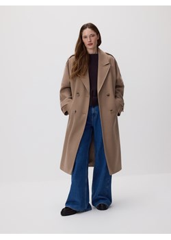 Reserved - Dwurzędowy płaszcz z paskiem - beżowy ze sklepu Reserved w kategorii Płaszcze damskie - zdjęcie 188537037