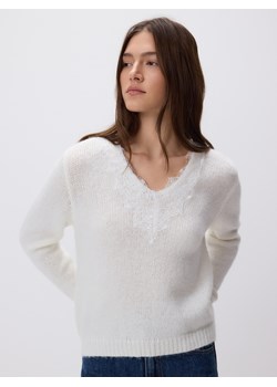 Reserved - Sweter z koronkowym dekoltem - kremowy ze sklepu Reserved w kategorii Swetry damskie - zdjęcie 188537776