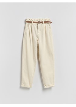 Reserved - Jeansy paperbag z dłuższą nogawką - beżowy ze sklepu Reserved w kategorii Jeansy damskie - zdjęcie 188538025