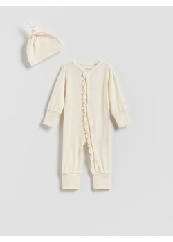 Reserved - Kombinezon z czapką - złamana biel ze sklepu Reserved w kategorii Kombinezony i kurtki - zdjęcie 188538625