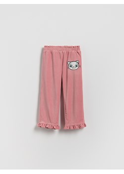 Reserved - Sztruksowe spodnie Kicia Kocia - brudny róż ze sklepu Reserved w kategorii Spodnie dziewczęce - zdjęcie 188538765