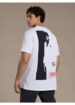 Sinsay - Bawełniana koszulka z nadrukiem Scarface - biały ze sklepu Sinsay w kategorii T-shirty męskie - zdjęcie 188542536