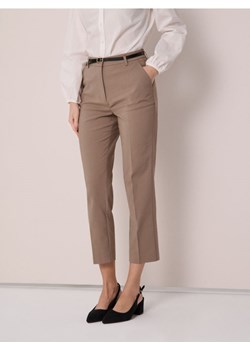 Sinsay - Spodnie chino z paskiem - beżowy ze sklepu Sinsay w kategorii Spodnie damskie - zdjęcie 188542955