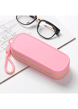 Silikonowe etui na okulary z poręcznym uchwytem ET-141 pudrowe ze sklepu Stylion w kategorii Etui - zdjęcie 188543245