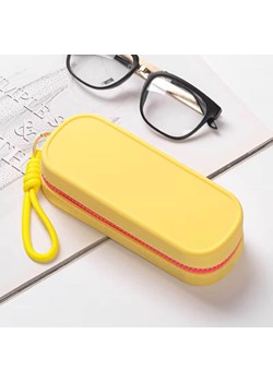 Silikonowe etui na okulary z poręcznym uchwytem ET-141C żółte ze sklepu Stylion w kategorii Etui - zdjęcie 188543248