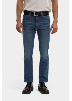 Męskie Spodnie Jeansowe Mustang Style Tramper Straight Denim Blue 1016809 5000 502 ze sklepu YouNeedit.pl w kategorii Jeansy męskie - zdjęcie 188543355