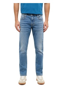 Męskie Spodnie Jeansowe Mustang Style Oregon Slim Denim Blue 1017433 5000 583 ze sklepu YouNeedit.pl w kategorii Jeansy męskie - zdjęcie 188543428