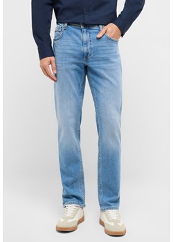 Męskie Spodnie jeansowe Mustang Style Washington Straight Denim Blue 1017439 5000 403 ze sklepu YouNeedit.pl w kategorii Jeansy męskie - zdjęcie 188543429