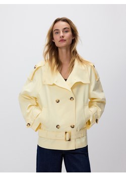 Reserved - Krótki trencz z bawełny - kremowy ze sklepu Reserved w kategorii Płaszcze damskie - zdjęcie 188546548