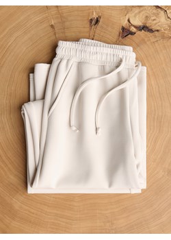 Reserved - Spodnie dresowe long leg - beżowy ze sklepu Reserved w kategorii Spodnie damskie - zdjęcie 188546678