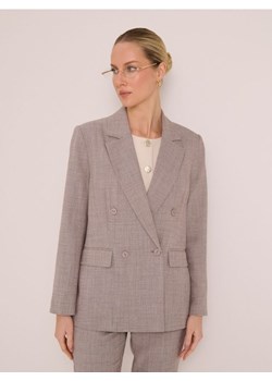 Sinsay - Dwurzędowy żakiet z domieszką wiskozy - beżowy ze sklepu Sinsay w kategorii Marynarki damskie - zdjęcie 188549177