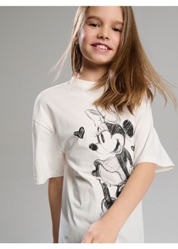 Sinsay - Bawełniana koszulka z nadrukiem Minnie Mouse - kremowy ze sklepu Sinsay w kategorii Bluzki dziewczęce - zdjęcie 188549228