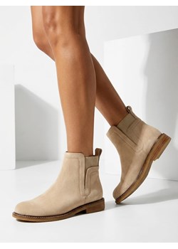 Royalfashion Beżowe damskie botki a'la sztyblety z eko-zamszu Veysi ze sklepu royalfashion.pl w kategorii Botki - zdjęcie 188549769