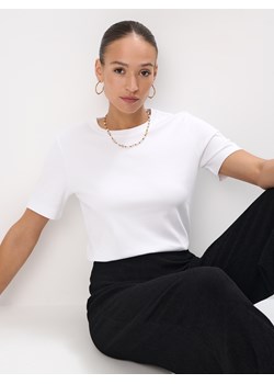 Mohito - Biały t-shirt z merceryzowanej bawełny - biały ze sklepu Mohito w kategorii Bluzki damskie - zdjęcie 188549945