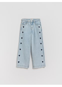 Reserved - Jeansy wide leg z haftem - niebieski ze sklepu Reserved w kategorii Spodnie dziewczęce - zdjęcie 188550197