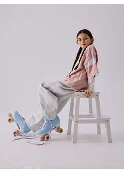 Reserved - T-shirt z koronkowym zdobieniem - różowy ze sklepu Reserved w kategorii Bluzki dziewczęce - zdjęcie 188566436