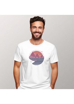 WOOOP Koszulka "The mountains are calling" w kolorze białym ze sklepu Limango Polska w kategorii T-shirty męskie - zdjęcie 188570888