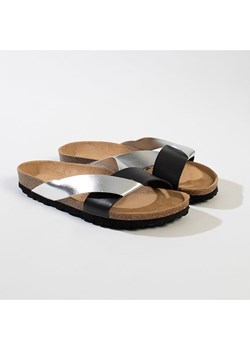 BACKSUN Skórzane klapki "Tingo" w kolorze srebrno-czarnym ze sklepu Limango Polska w kategorii Klapki damskie - zdjęcie 188579135