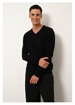 Just Cashmere Kaszmirowy sweter "Tom" w kolorze czarnym ze sklepu Limango Polska w kategorii Swetry męskie - zdjęcie 188610048