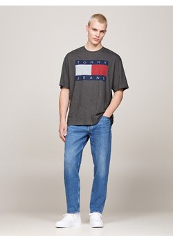 TOMMY JEANS Koszulka w kolorze antracytowym ze sklepu Limango Polska w kategorii T-shirty męskie - zdjęcie 188630736